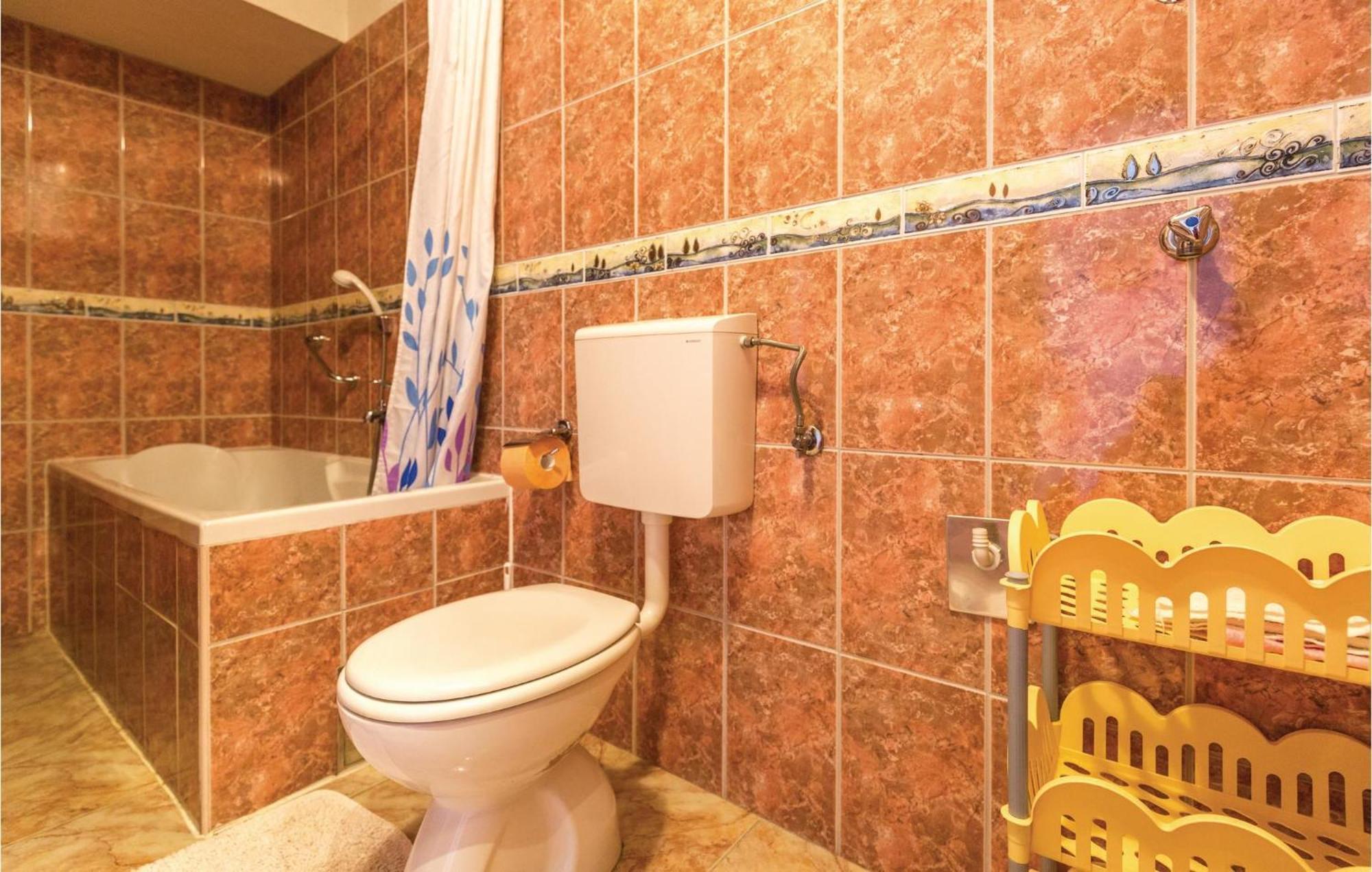 Nice Apartment In Makarska With House Sea View Bagian luar foto